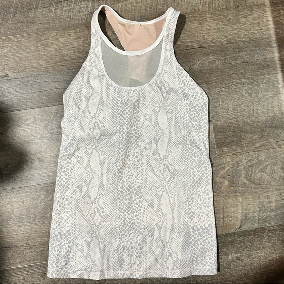 Lululemon tank top bundle size 8 - Picture 8 of 13